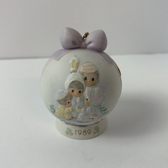 Vintage First Issue Precious Moments Porcelain Ornament 1989 Peace on Earth - Picture 1 of 5